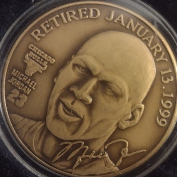 MICHAEL JORDAN SIGNATURE ENGRAVED BULLS MEMORABILIA RETIREMENT COIN&COA &POSTERS - Picture 3 of 17